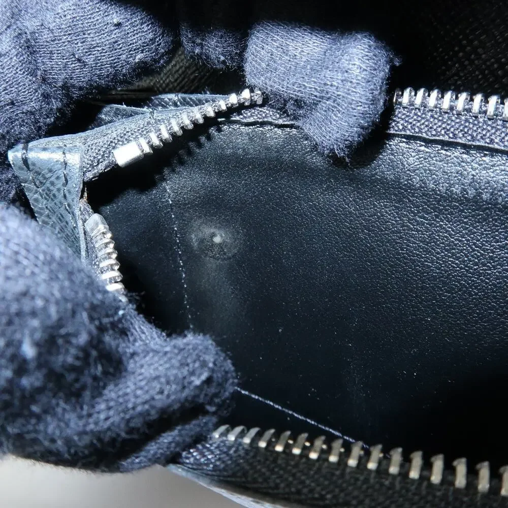 Louis Vuitton Taiga Portefeuille Accordion Wallet Black